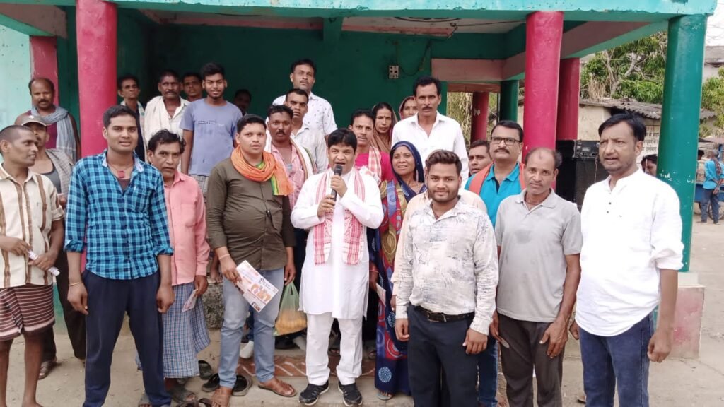 <em>पूर्व विधायक का घर-घर संपर्क अभियान, मोदी सरकार ने देश की दशकों पुरानी समस्याओं का निराकरण कर सर्वोच्च शिखर सम्मान पर पहुंचाया देश को, घर-घर संपर्क अभियान के तहत संपर्क किया डॉ. खिलावन साहू ने</em> kshititech