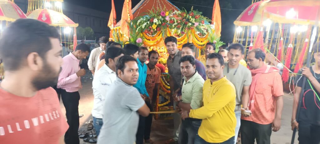 <em>शक्ति की रथ यात्रा में दिखा जगन्नाथ भक्तों का जुनून-- जगन्नाथ महाप्रभु की हर्षोल्लास एवं धूमधाम के साथ निकली रथयात्रा, चंद्रपुर पद यात्रा सेवा समिति, मां दुर्गा मंदिर शक्ति सहित श्री राधा कृष्ण मंदिर से भी रथ यात्रा का हुआ आयोजन, झूमते गाते लोगों ने रथयात्रा में जगन्नाथ जी के किए दर्शन</em> <em>शक्ति की रथ यात्रा में दिखा जगन्नाथ भक्तों का जुनून-- जगन्नाथ महाप्रभु की हर्षोल्लास एवं धूमधाम के साथ निकली रथयात्रा, चंद्रपुर पद यात्रा सेवा समिति, मां दुर्गा मंदिर शक्ति सहित श्री राधा कृष्ण मंदिर से भी रथ यात्रा का हुआ आयोजन, झूमते गाते लोगों ने रथयात्रा में जगन्नाथ जी के किए दर्शन</em> kshititech
