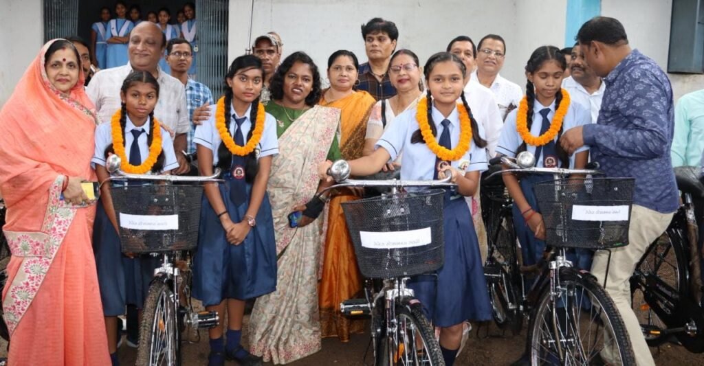 <em>शक्ति के सरकारी अस्पताल में भी लागू होगा एक पेशेंट-एक परिजन का नियम,कलेक्टर ने दिए निर्देश, भीड़भाड़ से बचने बनानी होगी व्यवस्था, जिले के सभी स्कूलों में 26 जून को मनाया गया शाला प्रवेशोत्सव कार्यक्रम, शक्ति के कन्या शाला में हुआ जिला स्तरीय शाला प्रवेशोत्सव</em> kshititech