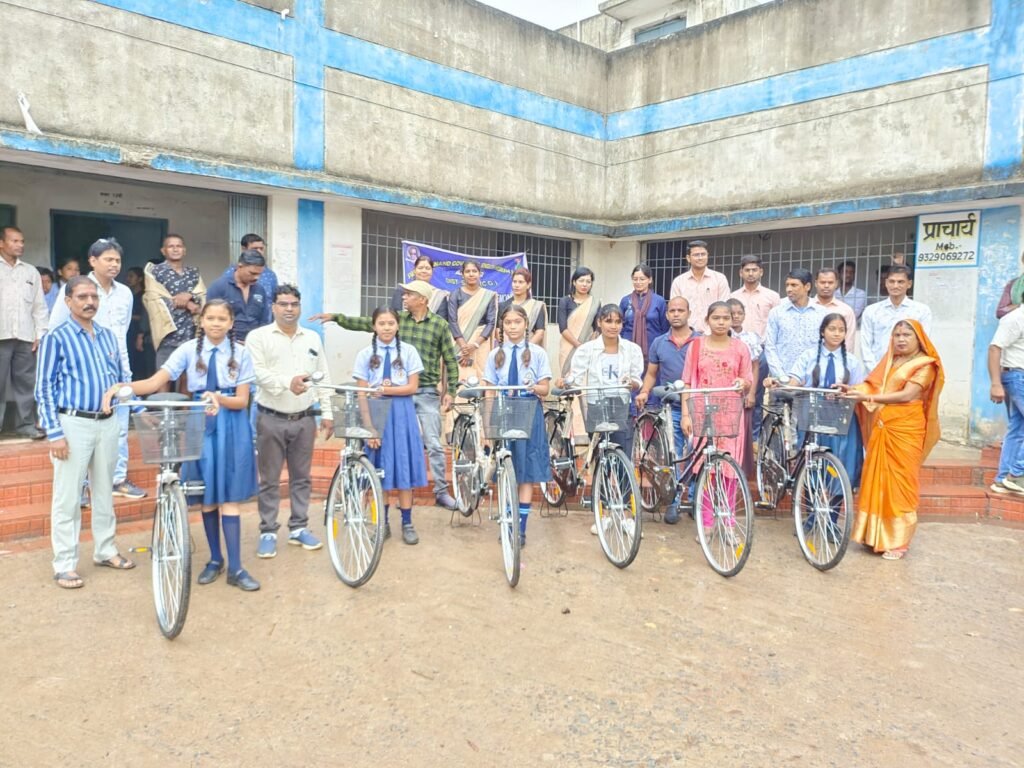 <em>अड़भार के स्वामी आत्मानंद विद्यालय में</em> <em> 26 जून को हुआ शाला प्रवेशोत्सव, नगर पंचायत अध्यक्ष चंद्रप्रभा गर्ग, विधायक प्रतिनिधि ज्योतिष गर्ग ने तिलक लगाकर किया बच्चों का स्वागत, 27 जून को अड़भार में खनिज विकास निगम के चेयरमैन एवं चंद्रपुर विधायक सहित दिग्गज हस्तियां करेंगी देवांगन समाज के भवन का भूमि पूजन</em> kshititech