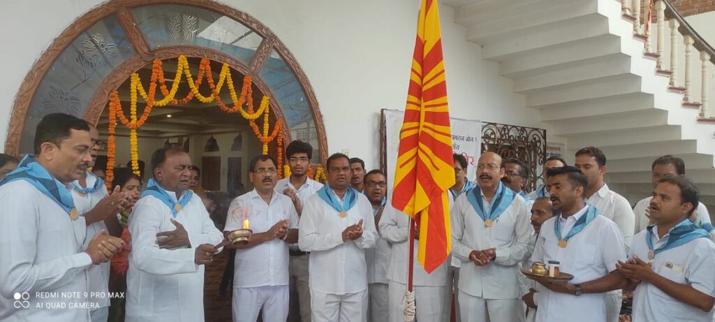 सत्य <em>साईं भक्तों का संपन्न हुआ </em> एक<em> दिवसीय साधना शिविर, शक्ति के श्री राधाकृष्ण मंदिर में किया गया था विशेष शिविर का आयोजन, विभिन्न जिलों से संगठन के पहुंचे सदस्य</em>,साई जी से जुड़े विभिन्न तथ्यों से सदस्यों को कराया गया अवगत सत्य <em>साईं भक्तों का संपन्न हुआ </em> एक<em> दिवसीय साधना शिविर, शक्ति के श्री राधाकृष्ण मंदिर में किया गया था विशेष शिविर का आयोजन, विभिन्न जिलों से संगठन के पहुंचे सदस्य</em>,साई जी से जुड़े विभिन्न तथ्यों से सदस्यों को कराया गया अवगत kshititech