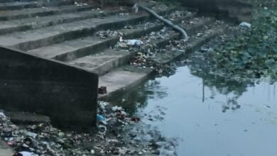 प्रसिद्ध तालाब में कचरे का ढेर--<em>शक्ति शहर के प्रसिद्ध नारायण सागर तालाब में लगा है कचरे का ढेर, नागरिकों एवं प्रशासन को भी इस दिशा में जागरूक होने की आवश्यकता, तालाबों में ना डालें कचरा</em>, नगर पालिका प्रशासन ने विगत दिनों करवाया था इसका बाहरी सौन्दर्यीकरण का कार्य kshititech