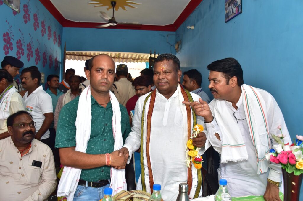 लखमा- ज्योतिष की मुलाकात--<em>अड़भार के कांग्रेस नेता ज्योतिष गर्ग शामिल हुए बूथ से बूथ जोड़ो अभियान में, कैबिनेट मंत्री कवासी लखमा से भी करी ज्योतिष ने मुलाकात, 30 जून को चंद्रपुर विधानसभा क्षेत्र में हुआ वाणिज्य कर आबकारी मंत्री का आगमन</em> लखमा- ज्योतिष की मुलाकात--<em>अड़भार के कांग्रेस नेता ज्योतिष गर्ग शामिल हुए बूथ से बूथ जोड़ो अभियान में, कैबिनेट मंत्री कवासी लखमा से भी करी ज्योतिष ने मुलाकात, 30 जून को चंद्रपुर विधानसभा क्षेत्र में हुआ वाणिज्य कर आबकारी मंत्री का आगमन</em> kshititech