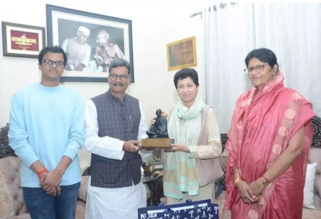 <em>चुनाव पूर्व विधानसभा अध्यक्ष महंत का बढ़ सकता है राजनैतिक कद, प्रदेश प्रभारी शैलजा पहुंची महंत के निवास पर</em>, सांसद ज्योत्सना एवं सूरज भी रहे मौजूद kshititech