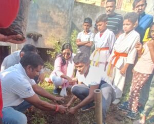 <em>विश्व पर्यावरण दिवस पर लक्ष्मी ने किया स्कूली बच्चों के साथ वृक्षारोपण, बच्चों को पर्यावरण के प्रति किया जागरूक, साथ ही लक्ष्मी ने कहा- पर्यावरण संरक्षित करने का आज ले हम सभी संकल्प</em>, पूरे वर्ष भर लक्ष्मी द्वारा पर्यावरण को लेकर किए जाते हैं विभिन्न में जागरूकता के कार्यक्रम <em>विश्व पर्यावरण दिवस पर लक्ष्मी ने किया स्कूली बच्चों के साथ वृक्षारोपण, बच्चों को पर्यावरण के प्रति किया जागरूक, साथ ही लक्ष्मी ने कहा- पर्यावरण संरक्षित करने का आज ले हम सभी संकल्प</em>, पूरे वर्ष भर लक्ष्मी द्वारा पर्यावरण को लेकर किए जाते हैं विभिन्न में जागरूकता के कार्यक्रम kshititech