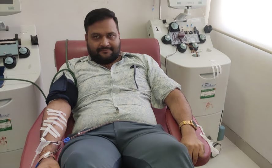 करो रक्तदान- बचाओ किसी की जान-- <em>रक्तदान के क्षेत्र में हेल्पिंग हैंड्स क्लब की अनुकरणीय पहल, 49 रक्त दाताओं ने किया रक्तदान, बेटी के लीवर से पिता का जीवन होगा गुलजार, भाटापारा के आनंद कुर्रे स्वयं के साधन से 07 रक्त दाताओं को लेकर पहुंचे रायपुर</em> करो रक्तदान- बचाओ किसी की जान-- <em>रक्तदान के क्षेत्र में हेल्पिंग हैंड्स क्लब की अनुकरणीय पहल, 49 रक्त दाताओं ने किया रक्तदान, बेटी के लीवर से पिता का जीवन होगा गुलजार, भाटापारा के आनंद कुर्रे स्वयं के साधन से 07 रक्त दाताओं को लेकर पहुंचे रायपुर</em> kshititech