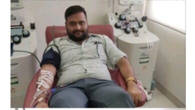 करो रक्तदान- बचाओ किसी की जान-- <em>रक्तदान के क्षेत्र में हेल्पिंग हैंड्स क्लब की अनुकरणीय पहल, 49 रक्त दाताओं ने किया रक्तदान, बेटी के लीवर से पिता का जीवन होगा गुलजार, भाटापारा के आनंद कुर्रे स्वयं के साधन से 07 रक्त दाताओं को लेकर पहुंचे रायपुर</em> kshititech