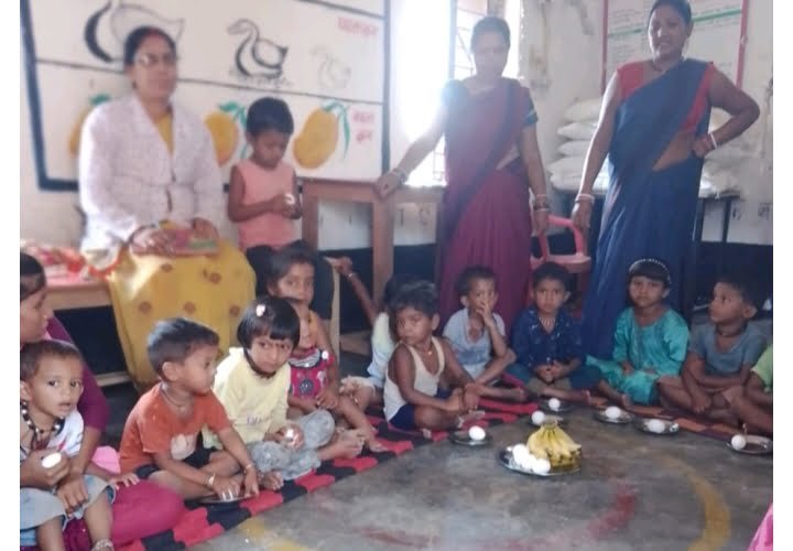 <em>आंगनबाड़ी केंद्रों में केले एवं अंडे का वितरण किया गया शुरू, सुपोषित अभियान के तहत किया गया यह बदलाव, शक्ति कलेक्टर नूपुर के हेल्थ मिशन से संवर रहा है शक्ति जिला</em> kshititech