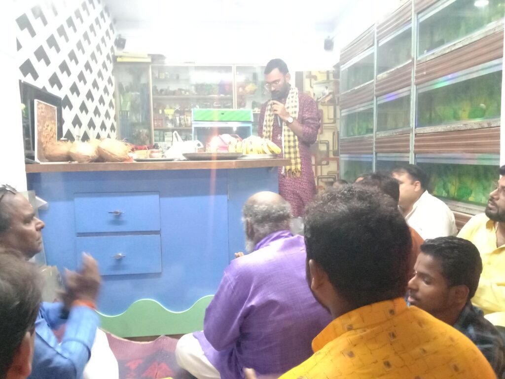 भोले का दीदार किया शिव भक्तों ने--<em>अमित तंबोली के निवास पर हुई बाबा भोलेनाथ की आराधना एवं महा आरती एवं हनुमान चालीसा महापाठ का कार्यक्रम, पंडित ओमप्रकाश वैष्णव सहित श्री हनुमान सेवा समिति के सदस्य भी रहे मौजूद</em> kshititech