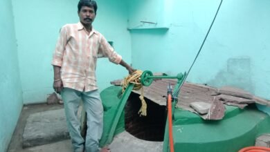 <em>शहर में पेयजल की समस्या हो रही विकराल, नगरपालिका के पेयजल आपूर्ति संसाधनों के बावजूद भूजल स्तर गिरने से आने वाले दिनों में बढ़ सकती है पानी की समस्या, शहर के अधिवक्ता नरेश सेवक कुएं के पानी से कर रहे अपने दैनिक कार्यों की पूर्ति, शहर में रेन वाटर हार्वेस्टिंग सिस्टम होना चाहिए अनिवार्य</em> <em>शहर में पेयजल की समस्या हो रही विकराल, नगरपालिका के पेयजल आपूर्ति संसाधनों के बावजूद भूजल स्तर गिरने से आने वाले दिनों में बढ़ सकती है पानी की समस्या, शहर के अधिवक्ता नरेश सेवक कुएं के पानी से कर रहे अपने दैनिक कार्यों की पूर्ति, शहर में रेन वाटर हार्वेस्टिंग सिस्टम होना चाहिए अनिवार्य</em> kshititech