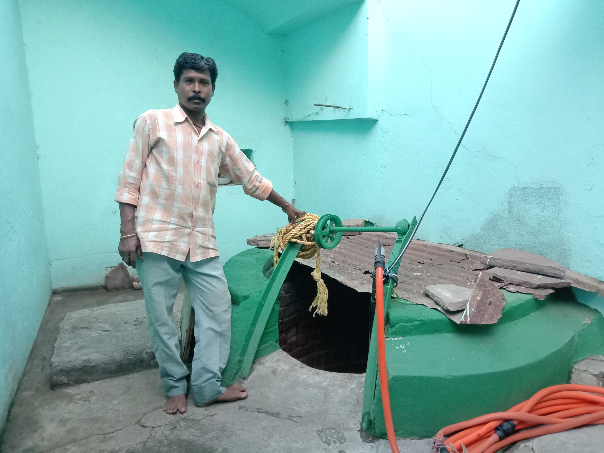 <em>शहर में पेयजल की समस्या हो रही विकराल, नगरपालिका के पेयजल आपूर्ति संसाधनों के बावजूद भूजल स्तर गिरने से आने वाले दिनों में बढ़ सकती है पानी की समस्या, शहर के अधिवक्ता नरेश सेवक कुएं के पानी से कर रहे अपने दैनिक कार्यों की पूर्ति, शहर में रेन वाटर हार्वेस्टिंग सिस्टम होना चाहिए अनिवार्य</em> <em>शहर में पेयजल की समस्या हो रही विकराल, नगरपालिका के पेयजल आपूर्ति संसाधनों के बावजूद भूजल स्तर गिरने से आने वाले दिनों में बढ़ सकती है पानी की समस्या, शहर के अधिवक्ता नरेश सेवक कुएं के पानी से कर रहे अपने दैनिक कार्यों की पूर्ति, शहर में रेन वाटर हार्वेस्टिंग सिस्टम होना चाहिए अनिवार्य</em> kshititech
