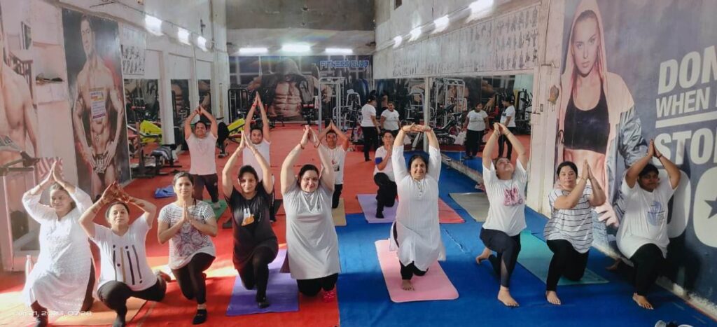 फ्रेंड्स क्लब जुंबा ग्रुप का विशेष योगाभ्यास-- <em>शक्ति के फ्रेंड्स क्लब जुंबा ग्रुप से शरीर को फिट रखने की लोग ले रहे प्रेरणा, शहर के अशोक टॉकीज के सामने प्रतिदिन जुंबा में लोग शरीर को स्वस्थ रखने बहा रहे है पसीना, 21 जून को फ्रेंड्स ग्रुप ने अंतरराष्ट्रीय योग दिवस पर किया विशेष आयोजन</em> फ्रेंड्स क्लब जुंबा ग्रुप का विशेष योगाभ्यास-- <em>शक्ति के फ्रेंड्स क्लब जुंबा ग्रुप से शरीर को फिट रखने की लोग ले रहे प्रेरणा, शहर के अशोक टॉकीज के सामने प्रतिदिन जुंबा में लोग शरीर को स्वस्थ रखने बहा रहे है पसीना, 21 जून को फ्रेंड्स ग्रुप ने अंतरराष्ट्रीय योग दिवस पर किया विशेष आयोजन</em> kshititech