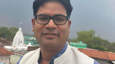 <em>प्रभावशाली समाज प्रमुखों के यहां पहुंचे पूर्व कलेक्टर भाजपा नेता ओ पी चौधरी,संपर्क से समर्थन अभियान के अंतर्गत करी भाजपा को जिताने की अपील, मोदी सरकार की उपलब्धियां गिनाई चौधरी ने, चौधरी को भी है तलाश </em> सुरक्षित <em>विधानसभा सीट की</em>,2018 में खरसिया सीट से लड़ा था पहला चुनाव, शक्ति से भी उम्मीदवार बनाए जा सकते हैं ओ.पी kshititech