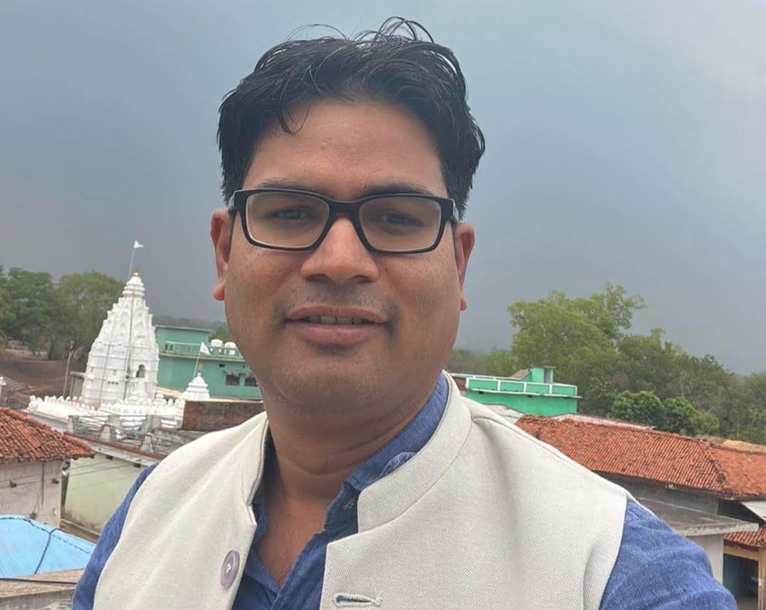 <em>प्रभावशाली समाज प्रमुखों के यहां पहुंचे पूर्व कलेक्टर भाजपा नेता ओ पी चौधरी,संपर्क से समर्थन अभियान के अंतर्गत करी भाजपा को जिताने की अपील, मोदी सरकार की उपलब्धियां गिनाई चौधरी ने, चौधरी को भी है तलाश </em> सुरक्षित <em>विधानसभा सीट की</em>,2018 में खरसिया सीट से लड़ा था पहला चुनाव, शक्ति से भी उम्मीदवार बनाए जा सकते हैं ओ.पी kshititech