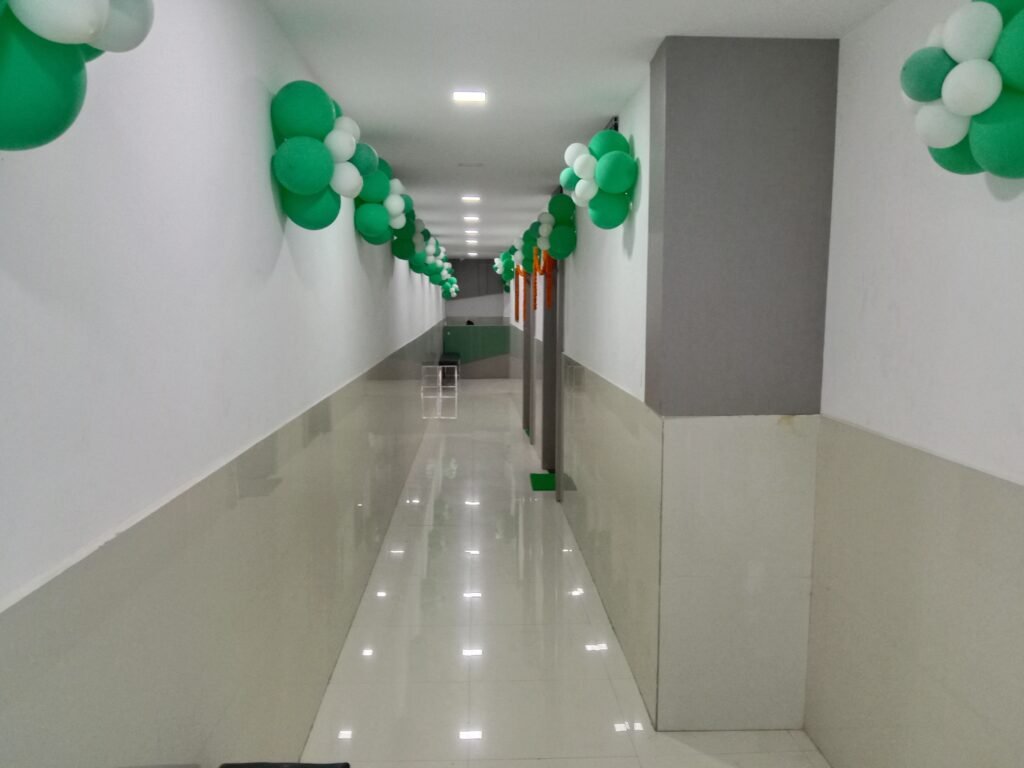 शक्ति ने बढ़ी सुविधाएं-- <em>गोमती देवी मल्टी स्पेशलिटी हॉस्पिटल हुआ शक्ति क्षेत्र की जनता को लोकार्पित, विधानसभा अध्यक्ष महंत,कोरबा सांसद ज्योत्सना महंत ने किया शुभारंभ ,महंत ने कहा- स्वास्थ्य सुविधाओं के मामले में शक्ति जिला अग्रणी, सांवडिया परिवार ने किया महंत दंपत्ति सहित आगंतुक अतिथियों का स्वागत</em>, पूर्व नगरपालिका अध्यक्ष श्यामसुंदर अग्रवाल ने कहा-- जिला गठन के बाद हो रहा मुख्यालय में तेजी से आम नागरिकों के लिए सुविधाओं का विस्तार kshititech