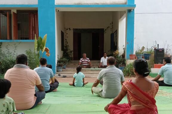 <em>योग के प्रति देखा लोगों का उत्साह--अंतरराष्ट्रीय योग दिवस पर जिला मुख्यालय शक्ति में हुए विभिन्न आयोजन, सामुदायिक भवन में हुआ जिला स्तरीय योगाभ्यास, शक्ति के सरस्वती शिशु मंदिर में योग दिवस कार्यक्रम, भाजपा ने गणेश बंध तलाब चौपाटी में किया योगाभ्यास,पोरथा के हायर सेकेंडरी स्कूल में किया गया योग कार्यक्रम तो वहीं कंचनपुर स्थित जिंदल वर्ल्ड स्कूल में भी हुआ योगाभ्यास कार्यक्रम</em> <em>योग के प्रति देखा लोगों का उत्साह--अंतरराष्ट्रीय योग दिवस पर जिला मुख्यालय शक्ति में हुए विभिन्न आयोजन, सामुदायिक भवन में हुआ जिला स्तरीय योगाभ्यास, शक्ति के सरस्वती शिशु मंदिर में योग दिवस कार्यक्रम, भाजपा ने गणेश बंध तलाब चौपाटी में किया योगाभ्यास,पोरथा के हायर सेकेंडरी स्कूल में किया गया योग कार्यक्रम तो वहीं कंचनपुर स्थित जिंदल वर्ल्ड स्कूल में भी हुआ योगाभ्यास कार्यक्रम</em> kshititech