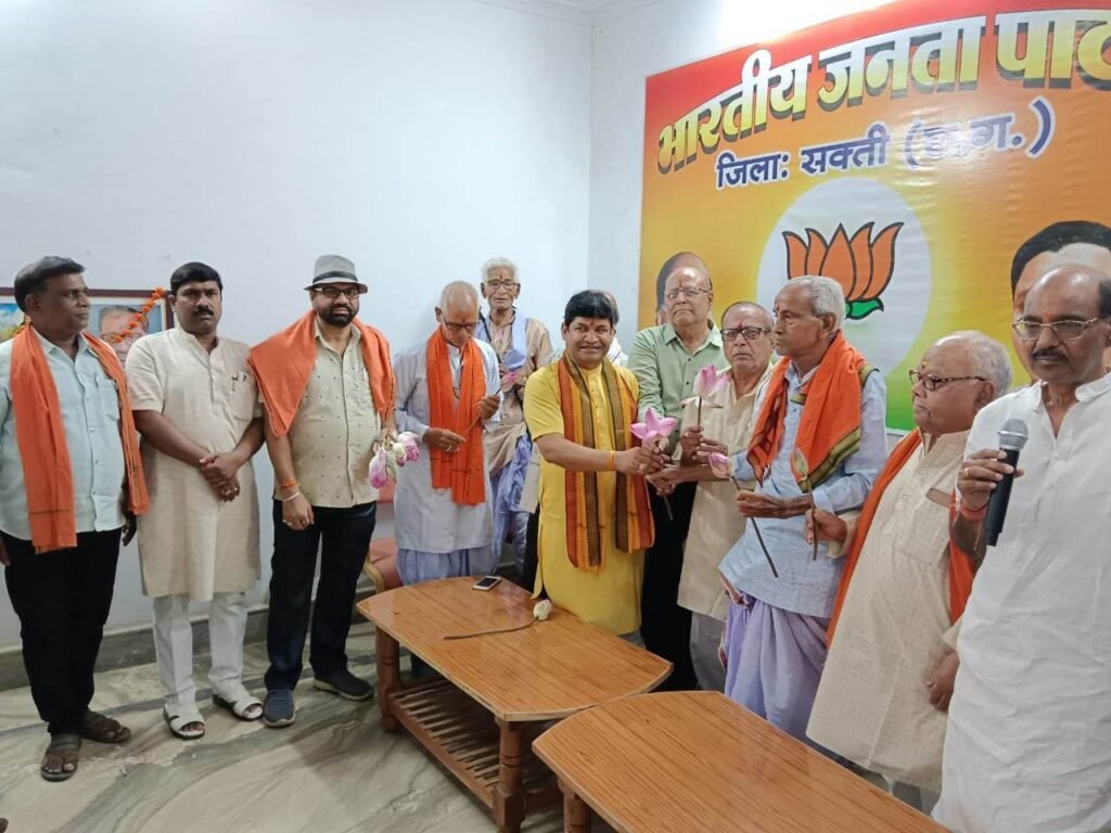 <em>सक्ती में किया गया वरिष्ठ भाजपा कार्यकर्ताओं का सम्मान,पूर्व विधायक डॉक्टरखिलावन साहू भी रहे मौजूद, वरिष्ठ कार्यकर्ताओं के चेहरे पर दिखी पार्टी के प्रति समर्पण एवं निष्ठा की भावना</em>,वरिष्ठों ने कहा सम्मान से हैं अभिभूत,विधानसभा चुनाव में तन- मन- धन से करेंगे पार्टी का काम kshititech