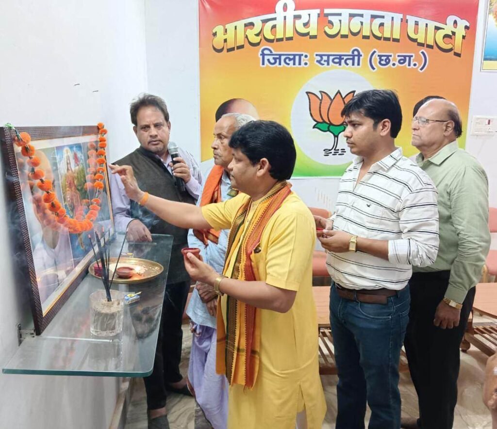 <em>सक्ती में किया गया वरिष्ठ भाजपा कार्यकर्ताओं का सम्मान,पूर्व विधायक डॉक्टरखिलावन साहू भी रहे मौजूद, वरिष्ठ कार्यकर्ताओं के चेहरे पर दिखी पार्टी के प्रति समर्पण एवं निष्ठा की भावना</em>,वरिष्ठों ने कहा सम्मान से हैं अभिभूत,विधानसभा चुनाव में तन- मन- धन से करेंगे पार्टी का काम kshititech