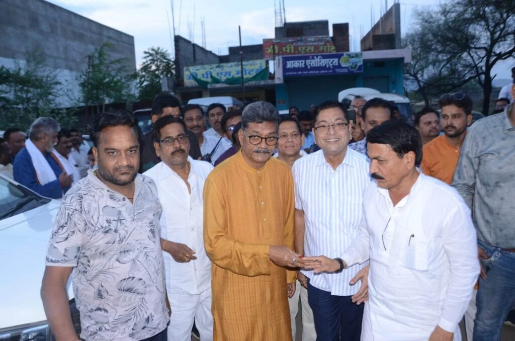 शक्ति ने बढ़ी सुविधाएं-- <em>गोमती देवी मल्टी स्पेशलिटी हॉस्पिटल हुआ शक्ति क्षेत्र की जनता को लोकार्पित, विधानसभा अध्यक्ष महंत,कोरबा सांसद ज्योत्सना महंत ने किया शुभारंभ ,महंत ने कहा- स्वास्थ्य सुविधाओं के मामले में शक्ति जिला अग्रणी, सांवडिया परिवार ने किया महंत दंपत्ति सहित आगंतुक अतिथियों का स्वागत</em>, पूर्व नगरपालिका अध्यक्ष श्यामसुंदर अग्रवाल ने कहा-- जिला गठन के बाद हो रहा मुख्यालय में तेजी से आम नागरिकों के लिए सुविधाओं का विस्तार kshititech