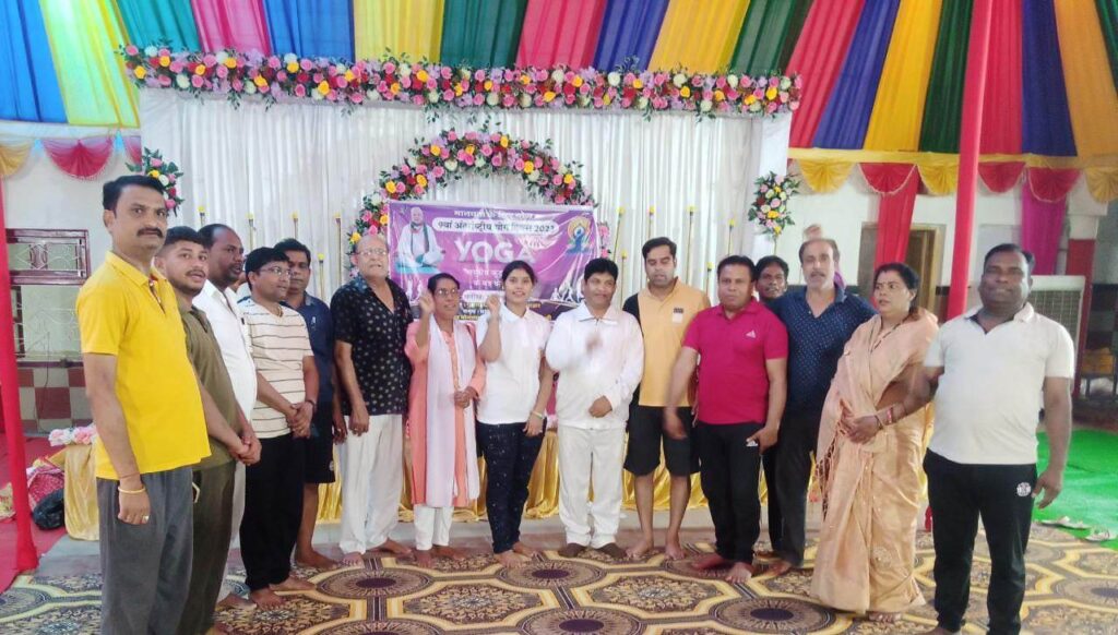 योग का जुनून-- <em>शक्ति के जे एल एन डी कॉलेज</em> में प्राचार्य डॉ शालु पाहवा<em>,जेबीडीएवी स्कूल </em>में डायरेक्टर अनिल दरयानी <em>एवं बाराद्वार की मारवाड़ी धर्मशाला में </em>पूर्व विधायक डॉक्टर खिलावन साहू की उपस्थिति में <em>भाजपा का हुआ विधानसभा स्तरीय योग अभ्यास कार्यक्रम</em> योग का जुनून-- <em>शक्ति के जे एल एन डी कॉलेज</em> में प्राचार्य डॉ शालु पाहवा<em>,जेबीडीएवी स्कूल </em>में डायरेक्टर अनिल दरयानी <em>एवं बाराद्वार की मारवाड़ी धर्मशाला में </em>पूर्व विधायक डॉक्टर खिलावन साहू की उपस्थिति में <em>भाजपा का हुआ विधानसभा स्तरीय योग अभ्यास कार्यक्रम</em> kshititech