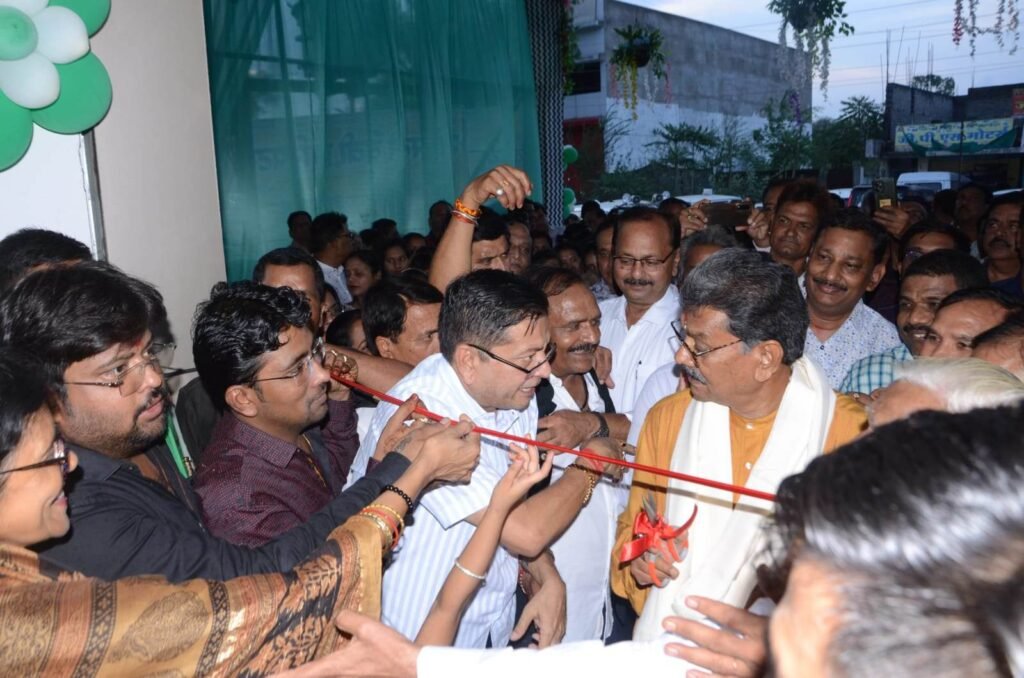 शक्ति ने बढ़ी सुविधाएं-- <em>गोमती देवी मल्टी स्पेशलिटी हॉस्पिटल हुआ शक्ति क्षेत्र की जनता को लोकार्पित, विधानसभा अध्यक्ष महंत,कोरबा सांसद ज्योत्सना महंत ने किया शुभारंभ ,महंत ने कहा- स्वास्थ्य सुविधाओं के मामले में शक्ति जिला अग्रणी, सांवडिया परिवार ने किया महंत दंपत्ति सहित आगंतुक अतिथियों का स्वागत</em>, पूर्व नगरपालिका अध्यक्ष श्यामसुंदर अग्रवाल ने कहा-- जिला गठन के बाद हो रहा मुख्यालय में तेजी से आम नागरिकों के लिए सुविधाओं का विस्तार kshititech