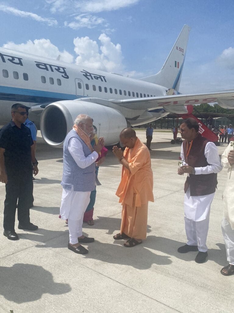 <em>सीएम बघेल पहुंचे मोदी का स्वागत करने-- मोदी ने फूंका छत्तीसगढ़ में चुनावी बिंगुल, मोदी की सभा के साथ ही भाजपा ने कर दी छत्तीसगढ़ में चुनाव प्रभारी, सह प्रभारी की नियुक्ति, ओमप्रकाश माथुर करेंगे भाजपा की नैया पार, छत्तीसगढ़ के मुख्यमंत्री भूपेश बघेल पहुंचे प्रधानमंत्री मोदी का माना विमानतल पर स्वागत करने</em>, मोदी ने दिया संकेत-- भ्रष्टाचार पर कार्यवाही की है गारंटी kshititech