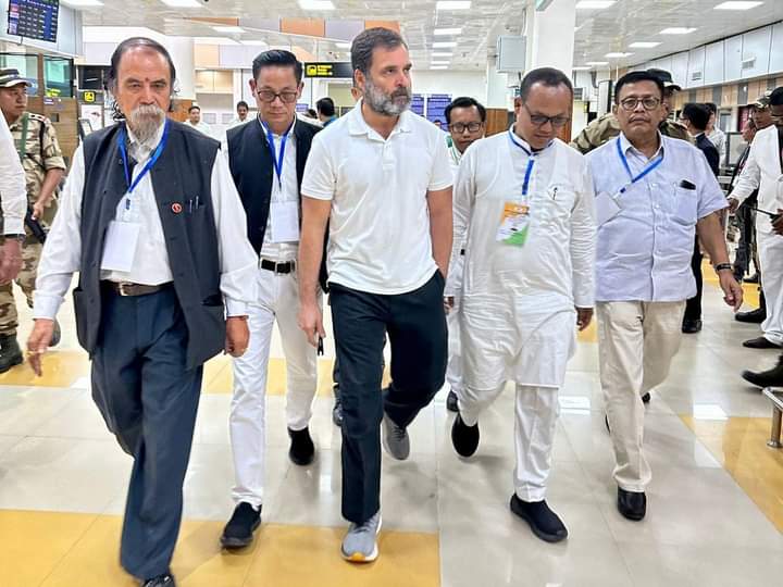 <em>मणिपुर की घटना को लेकर आक्रोशित आदिवासी समाज, शक्ति जिले के सर्व आदिवासी समाज ने राष्ट्रपति के नाम एसडीएम शक्ति को सौंपा ज्ञापन, आदिवासी नेता धर्मेंद्र बहादुर सिंह ने कहा आदिवासी समाज की महिलाओं के स्वाभिमान को कुचल दिया मणिपुर की घटना ने, दोषियों को मिले फांसी की सजा</em> <em>मणिपुर की घटना को लेकर आक्रोशित आदिवासी समाज, शक्ति जिले के सर्व आदिवासी समाज ने राष्ट्रपति के नाम एसडीएम शक्ति को सौंपा ज्ञापन, आदिवासी नेता धर्मेंद्र बहादुर सिंह ने कहा आदिवासी समाज की महिलाओं के स्वाभिमान को कुचल दिया मणिपुर की घटना ने, दोषियों को मिले फांसी की सजा</em> kshititech