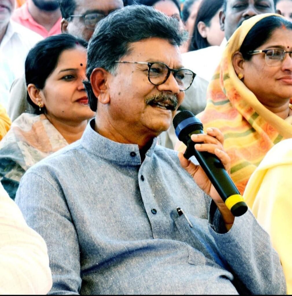 <em>जांजगीर के बहुप्रतीक्षित खोखसा रेलवे ओवरब्रिज का मुख्यमंत्री बघेल ने किया वर्चुअल उद्घाटन,छत्तीसगढ़ विधानसभा अध्यक्ष डॉ चरणदास महंत सहित अन्य अतिथि रहे मौजूद, विधानसभा अध्यक्ष महंत ने कहा- खोखसा रेलवे ओवर ब्रिज से आवागमन की मिलेगी बेहतर सुविधाएं, जिला प्रशासन जांजगीर चांपा ने किया था लोकार्पण कार्यक्रम का आयोजन</em> kshititech