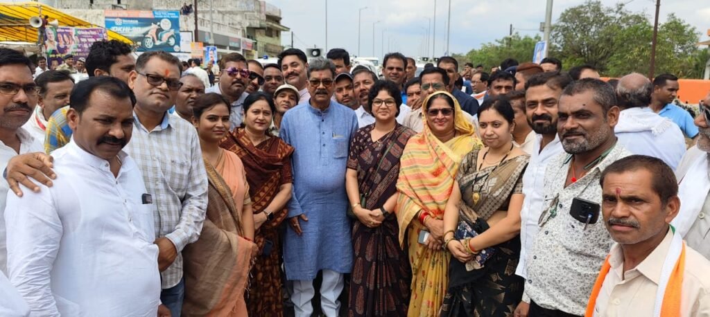 <em>जांजगीर के बहुप्रतीक्षित खोखसा रेलवे ओवरब्रिज का मुख्यमंत्री बघेल ने किया वर्चुअल उद्घाटन,छत्तीसगढ़ विधानसभा अध्यक्ष डॉ चरणदास महंत सहित अन्य अतिथि रहे मौजूद, विधानसभा अध्यक्ष महंत ने कहा- खोखसा रेलवे ओवर ब्रिज से आवागमन की मिलेगी बेहतर सुविधाएं, जिला प्रशासन जांजगीर चांपा ने किया था लोकार्पण कार्यक्रम का आयोजन</em> kshititech