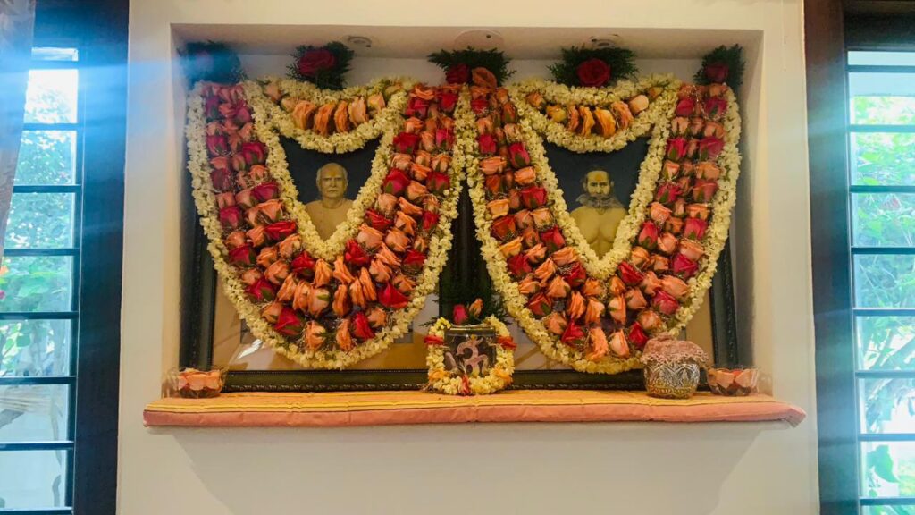 <em>वेदों के रचयिता महर्षि वेदव्यास जी की जन्म जयंती है गुरु पूर्णिमा, मैसूर की प्रसिद्ध साहित्यकार उषा केडिया ने गुरु पूर्णिमा पर व्यक्त की अपनी भावनाएं,उषा ने कहा- गुरु बताते हमे मुक्ति </em>का <em>द्वार</em>, गुरुजनों की महिमा है अपरंपार <em>वेदों के रचयिता महर्षि वेदव्यास जी की जन्म जयंती है गुरु पूर्णिमा, मैसूर की प्रसिद्ध साहित्यकार उषा केडिया ने गुरु पूर्णिमा पर व्यक्त की अपनी भावनाएं,उषा ने कहा- गुरु बताते हमे मुक्ति </em>का <em>द्वार</em>, गुरुजनों की महिमा है अपरंपार kshititech