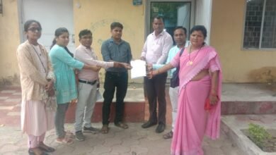 <em>शक्ति जिले में स्वास्थ्य कर्मचारी हड़ताल पर, इलाज के लिए भटक रहे मरीज, प्रदेश संगठन के आव्हान पर 4 जुलाई से प्रारंभ हुई है अनिश्चितकालीन हड़ताल</em>, 24 सूत्रीय मांगों को अविलंब पूर्ण करने राज्य सरकार पर बना रहे दबाव kshititech