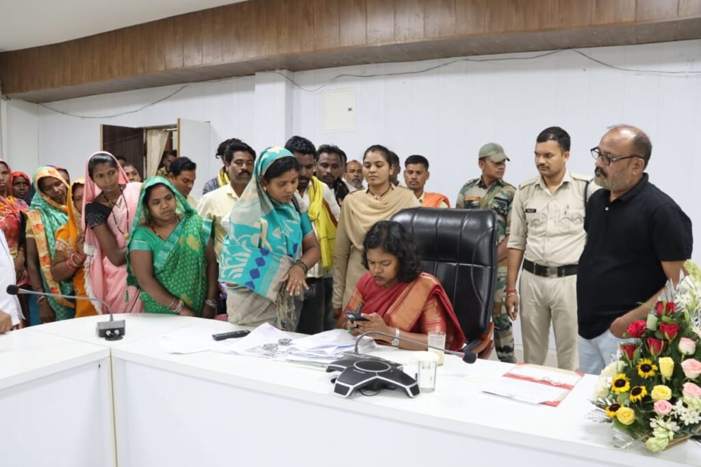 <em>शक्ति जिले की खबरें एक साथ-- कलेक्टर ने ली समय-सीमा की बैठक, जनदर्शन में नूपुर ने सुनी आम नागरिकों की समस्याएं, उर्वरक की गुणवत्ता में कमी पाए जाने पर दबिश देकर कार्रवाई</em> <em>शक्ति जिले की खबरें एक साथ-- कलेक्टर ने ली समय-सीमा की बैठक, जनदर्शन में नूपुर ने सुनी आम नागरिकों की समस्याएं, उर्वरक की गुणवत्ता में कमी पाए जाने पर दबिश देकर कार्रवाई</em> kshititech