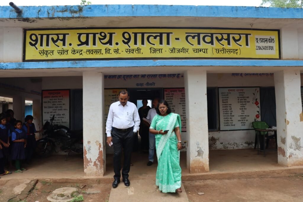 <em>IAS नूपुर-IPS अहिरे ने किया जिले के स्कूलों में निरीक्षण,प्रशासनिक- पुलिस अधिकारियों ने शिक्षा को लेकर बच्चों से करी चर्चा, मतदान केंद्रों का भी किया निरीक्षण</em> kshititech