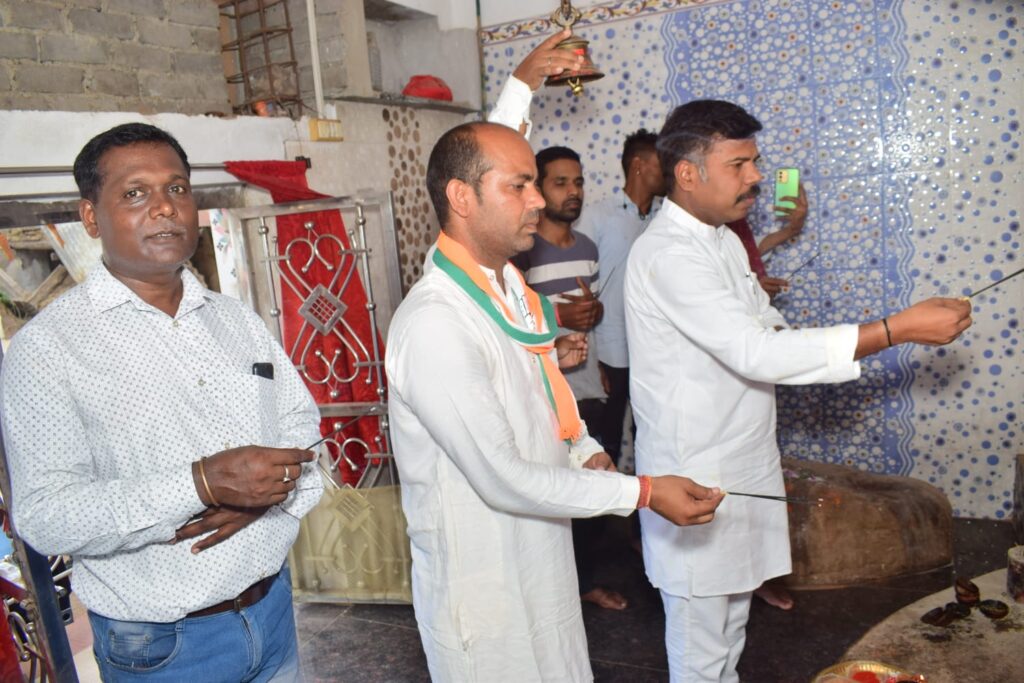<em>अड़भार में 1 सप्ताह में ही तीसरे सामाजिक भवन की रखी गई आधारशिला-- साहू समाज के सामाजिक भवन का विधायक रामकुमार यादव एवं नगर पंचायत अध्यक्ष चंद्रप्रभा ज्योतिष गर्ग ने किया भूमि पूजन, प्रदेश के मुख्यमंत्री बघेल ने करी थी सामाजिक भवन निर्माण की घोषणा, नगर पंचायत क्षेत्र के सर्व समाज सामाजिक समरसता की है मिसाल</em> <em>अड़भार में 1 सप्ताह में ही तीसरे सामाजिक भवन की रखी गई आधारशिला-- साहू समाज के सामाजिक भवन का विधायक रामकुमार यादव एवं नगर पंचायत अध्यक्ष चंद्रप्रभा ज्योतिष गर्ग ने किया भूमि पूजन, प्रदेश के मुख्यमंत्री बघेल ने करी थी सामाजिक भवन निर्माण की घोषणा, नगर पंचायत क्षेत्र के सर्व समाज सामाजिक समरसता की है मिसाल</em> kshititech