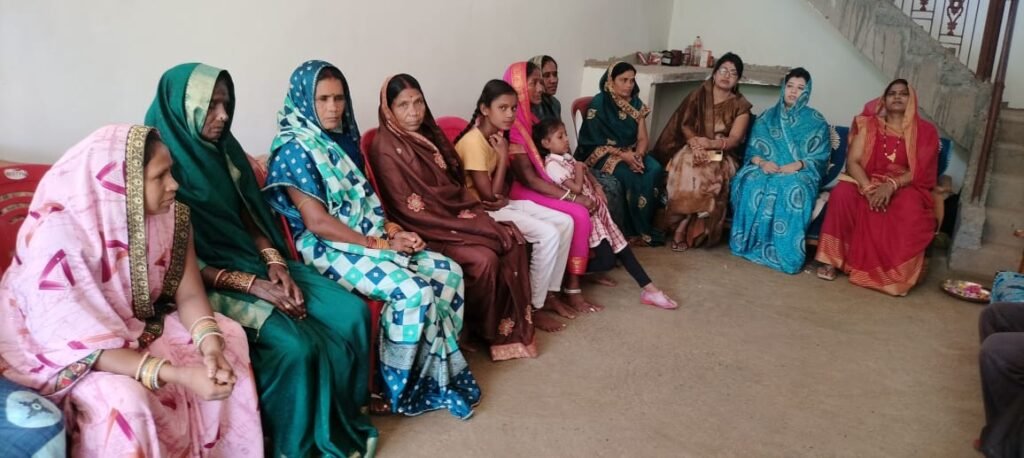 <em>डोंगिया-सुलोनी वाले गबेल दंपत्ति ने किया जशपुर घराने की बहू रानी के क्षेत्रीय आगमन पर आत्मीय स्वागत, जनपद सदस्य रामकुमार गबेल ने कहा- बहु रानी सदैव क्षेत्रवासियों के सुख- दुख में रही है सहभागी, संयोगिता का बाजे गाजे के साथ किया गया स्वागत, जनपद सदस्य रामकुमार गबेल एवं गीता गबेल रहे मौजूद</em> kshititech