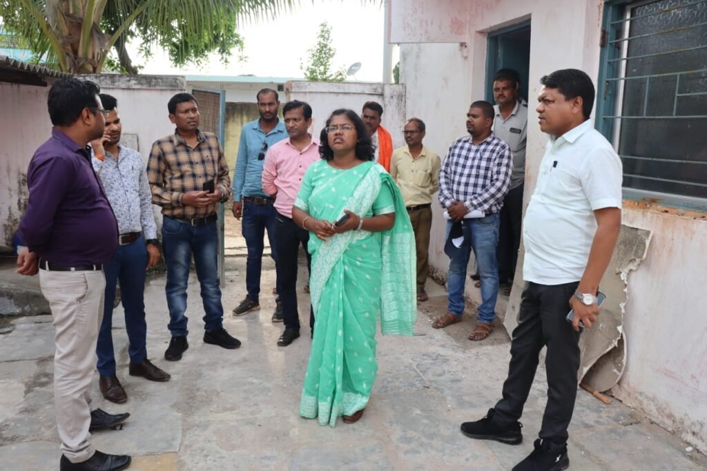 <em>मालखरौदा के सरकारी अस्पताल में बड़े सरकारी अस्पतालों की तरह मिलेगी सुविधाएं, कलेक्टर नूपुर राशि पन्ना का चल रहा मिशन हेल्थ, कलेक्टर ने सुनी जनदर्शन में आम नागरिकों की समस्याएं, महीनों- महीनों जनदर्शन के आवेदनों पर कार्यवाही नहीं होने से भी नागरिकों में आक्रोश</em> kshititech