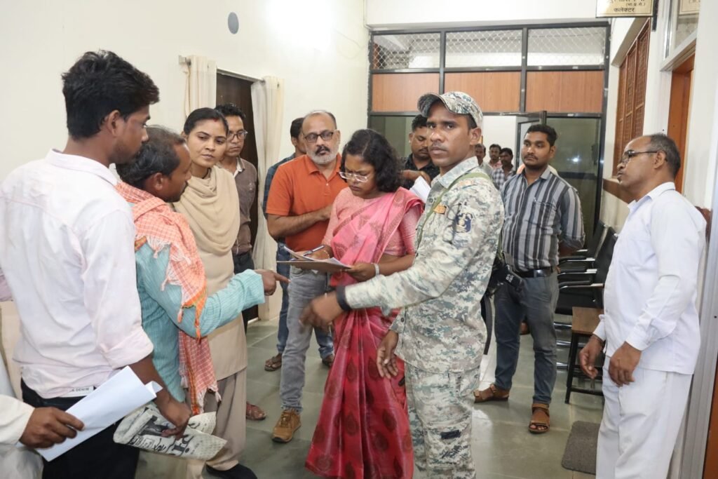 <em>मालखरौदा के सरकारी अस्पताल में बड़े सरकारी अस्पतालों की तरह मिलेगी सुविधाएं, कलेक्टर नूपुर राशि पन्ना का चल रहा मिशन हेल्थ, कलेक्टर ने सुनी जनदर्शन में आम नागरिकों की समस्याएं, महीनों- महीनों जनदर्शन के आवेदनों पर कार्यवाही नहीं होने से भी नागरिकों में आक्रोश</em> kshititech