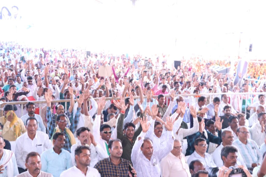 बम्हनीनडीह तहसील<em> साहू संघ</em>,सरपंचों<em> की मांग पर </em>एवं छत्तीसगढ़ विधानसभा अध्यक्ष डॉ चरणदास महंत की अनुशंसा पर <em>मुख्यमंत्री बघेल ने बम्हनीनडीह प्रवास के दौरान करी बड़ी घोषणाएं,बिर्रा-बम्हनीनडीह बनेंगे नगर पंचायत, स्वामी आत्मानंद स्कूल सहित </em>27 करोड़ की लागत से <em>नए पुल का होगा निर्माण, तहसील साहू संघ के अध्यक्ष रूपनारायण साहू ने दी जानकारी</em>, साहू संघ ने जताया आभार बम्हनीनडीह तहसील<em> साहू संघ</em>,सरपंचों<em> की मांग पर </em>एवं छत्तीसगढ़ विधानसभा अध्यक्ष डॉ चरणदास महंत की अनुशंसा पर <em>मुख्यमंत्री बघेल ने बम्हनीनडीह प्रवास के दौरान करी बड़ी घोषणाएं,बिर्रा-बम्हनीनडीह बनेंगे नगर पंचायत, स्वामी आत्मानंद स्कूल सहित </em>27 करोड़ की लागत से <em>नए पुल का होगा निर्माण, तहसील साहू संघ के अध्यक्ष रूपनारायण साहू ने दी जानकारी</em>, साहू संघ ने जताया आभार kshititech