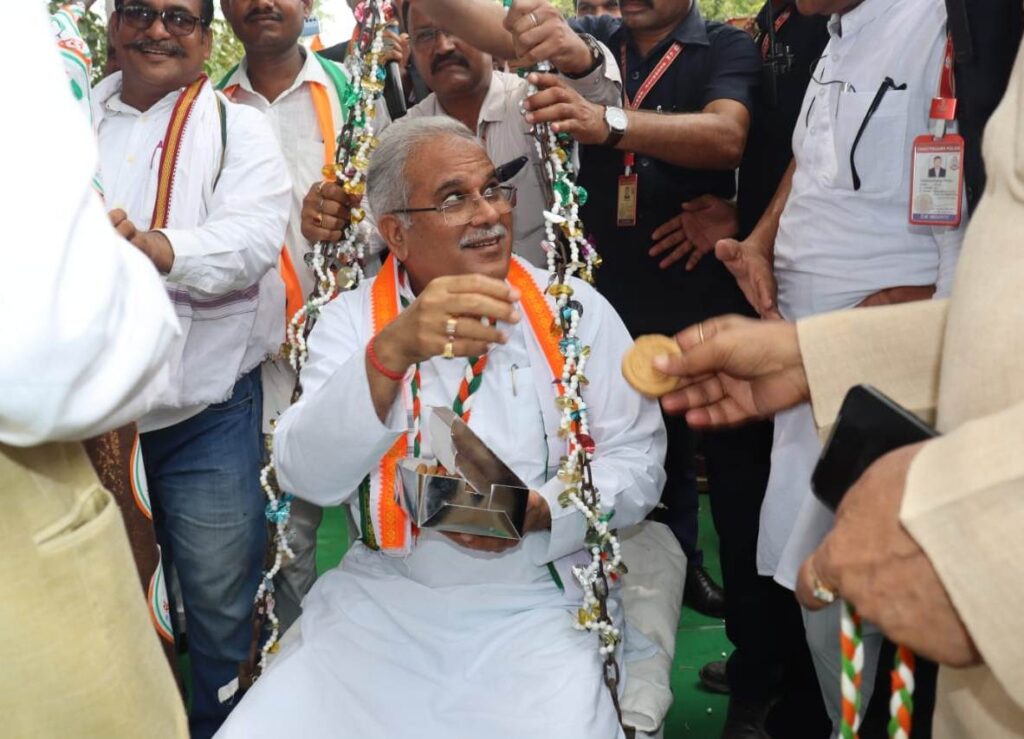 बम्हनीनडीह तहसील<em> साहू संघ</em>,सरपंचों<em> की मांग पर </em>एवं छत्तीसगढ़ विधानसभा अध्यक्ष डॉ चरणदास महंत की अनुशंसा पर <em>मुख्यमंत्री बघेल ने बम्हनीनडीह प्रवास के दौरान करी बड़ी घोषणाएं,बिर्रा-बम्हनीनडीह बनेंगे नगर पंचायत, स्वामी आत्मानंद स्कूल सहित </em>27 करोड़ की लागत से <em>नए पुल का होगा निर्माण, तहसील साहू संघ के अध्यक्ष रूपनारायण साहू ने दी जानकारी</em>, साहू संघ ने जताया आभार बम्हनीनडीह तहसील<em> साहू संघ</em>,सरपंचों<em> की मांग पर </em>एवं छत्तीसगढ़ विधानसभा अध्यक्ष डॉ चरणदास महंत की अनुशंसा पर <em>मुख्यमंत्री बघेल ने बम्हनीनडीह प्रवास के दौरान करी बड़ी घोषणाएं,बिर्रा-बम्हनीनडीह बनेंगे नगर पंचायत, स्वामी आत्मानंद स्कूल सहित </em>27 करोड़ की लागत से <em>नए पुल का होगा निर्माण, तहसील साहू संघ के अध्यक्ष रूपनारायण साहू ने दी जानकारी</em>, साहू संघ ने जताया आभार kshititech