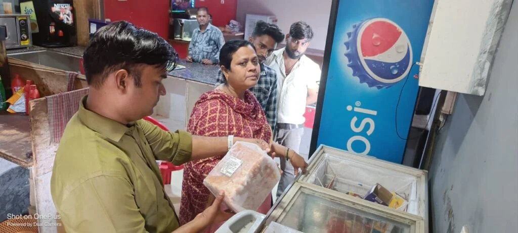 <em>सरकारी दफ्तरों में अब नहीं चलेंगे गुटखे के पाउच, गुटखे पाउच मिलने पर होगी कड़ी कार्रवाई,नशा मुक्ति की दिशा में कलेक्टर की पहल- शक्ति जिले के सरकारी दफ्तरों को तम्बाखू मुक्त परिसर किया गया घोषित, पाउच एवं तंबाकू इत्यादि के उपयोग पर सख्ती से होगी कार्रवाई,नूपुर पन्ना ने मितानीनो को सौंपी मानदेय बढ़ोतरी की कॉपी</em> <em>सरकारी दफ्तरों में अब नहीं चलेंगे गुटखे के पाउच, गुटखे पाउच मिलने पर होगी कड़ी कार्रवाई,नशा मुक्ति की दिशा में कलेक्टर की पहल- शक्ति जिले के सरकारी दफ्तरों को तम्बाखू मुक्त परिसर किया गया घोषित, पाउच एवं तंबाकू इत्यादि के उपयोग पर सख्ती से होगी कार्रवाई,नूपुर पन्ना ने मितानीनो को सौंपी मानदेय बढ़ोतरी की कॉपी</em> kshititech