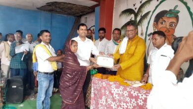 <em>महिला बाल विकास परियोजना अधिकारी समीर सौरभ हुए कैबिनेट मंत्री के हाथों सम्मानित, तिल्दा विकासखंड में</em> <em> 52 आंगनबाड़ी कार्यकर्ताओं एवं सहायिकाओं की नियुक्ति पर हुआ समीर का सम्मान</em> <em>महिला बाल विकास परियोजना अधिकारी समीर सौरभ हुए कैबिनेट मंत्री के हाथों सम्मानित, तिल्दा विकासखंड में</em> <em> 52 आंगनबाड़ी कार्यकर्ताओं एवं सहायिकाओं की नियुक्ति पर हुआ समीर का सम्मान</em> kshititech