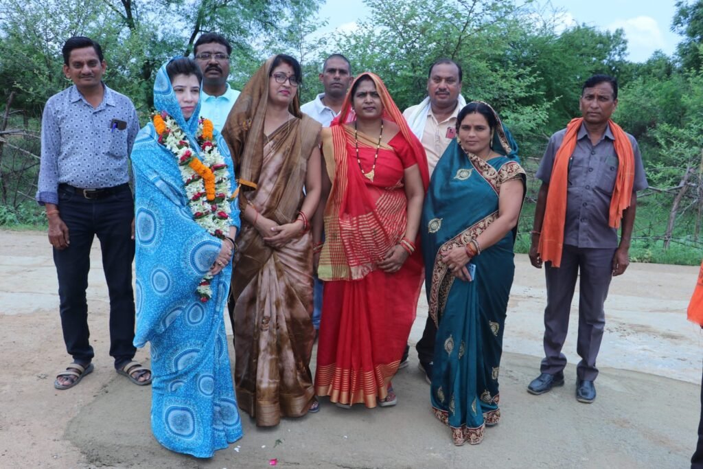 <em>भाजपा नेत्री सयोगिता सिंह जूदेव का मालखरौदा विकासखंड में चल रहा सघन दौरा, जनपद सदस्य रामकुमार गबेल एवं गीता गबेल भी संयोगिता के साथ कर रहे लगातार जनसंपर्क</em>, दौरा कार्यक्रम प्रभारी रामकुमार गबेल ने कहा-- पूरे क्षेत्र में संयोगिता को मिल रहा अपार जनसमर्थन, 2023 में चंद्रपुर विधानसभा क्षेत्र में होगा बदलाव <em>भाजपा नेत्री सयोगिता सिंह जूदेव का मालखरौदा विकासखंड में चल रहा सघन दौरा, जनपद सदस्य रामकुमार गबेल एवं गीता गबेल भी संयोगिता के साथ कर रहे लगातार जनसंपर्क</em>, दौरा कार्यक्रम प्रभारी रामकुमार गबेल ने कहा-- पूरे क्षेत्र में संयोगिता को मिल रहा अपार जनसमर्थन, 2023 में चंद्रपुर विधानसभा क्षेत्र में होगा बदलाव kshititech