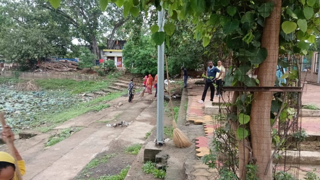 <em>स्वच्छ तालाब-स्वच्छ शक्ति--- सक्ति के नारायण सागर तालाब की 16 जुलाई को मुख्य नगरपालिका अधिकारी के नेतृत्व में हुई वृहद साफ-सफाई, सीएमओ संजय सिंह ने कहा कि तालाबों को स्वच्छ रखना हम सबकी जिम्मेदारी</em> <em>स्वच्छ तालाब-स्वच्छ शक्ति--- सक्ति के नारायण सागर तालाब की 16 जुलाई को मुख्य नगरपालिका अधिकारी के नेतृत्व में हुई वृहद साफ-सफाई, सीएमओ संजय सिंह ने कहा कि तालाबों को स्वच्छ रखना हम सबकी जिम्मेदारी</em> kshititech