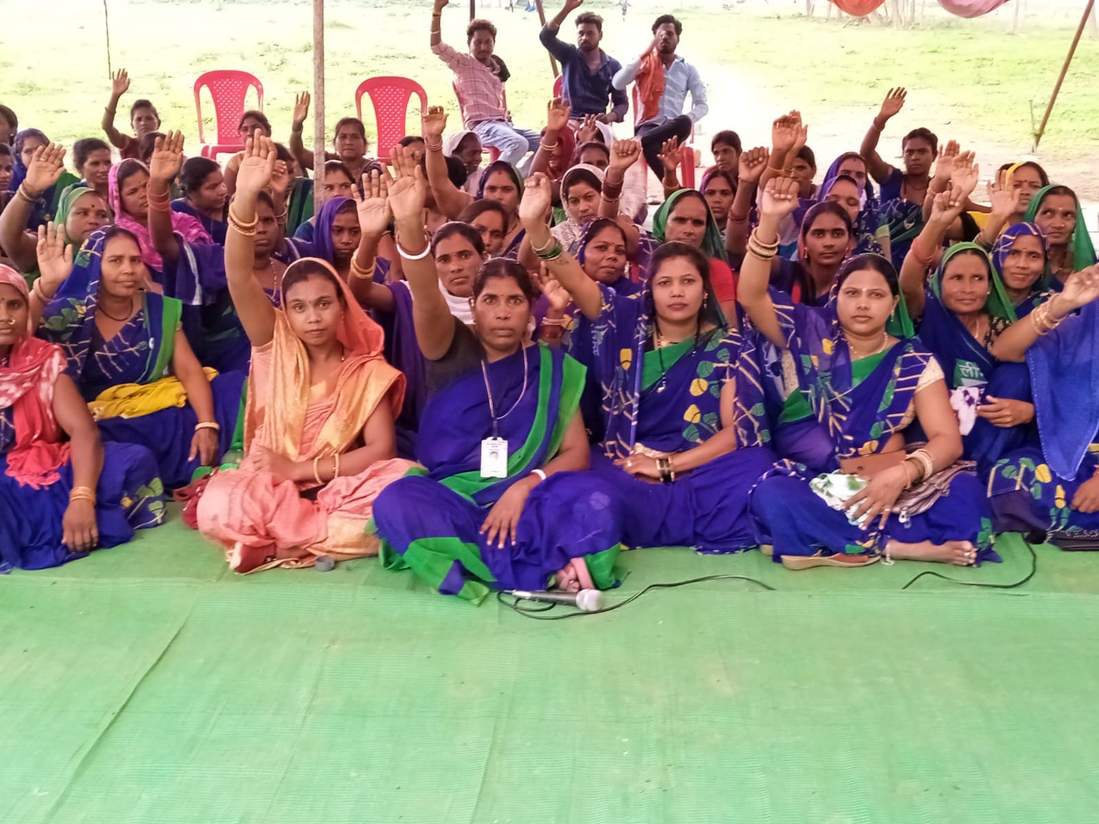 <em>स्वच्छता दीदीया हड़ताल पर-- छत्तीसगढ़ स्वच्छता दीदी महिला/ पुरुष महासंघ ने 15 से 17 जुलाई तक कलेक्ट्रेट के सामने 3 सूत्रीय मांगों को लेकर दिया धरना, कलेक्टर को सौंपा ज्ञापन</em>, सप्ताह में 1 दिन करो छुट्टी, भुगतान हो कलेक्टर दर पर kshititech