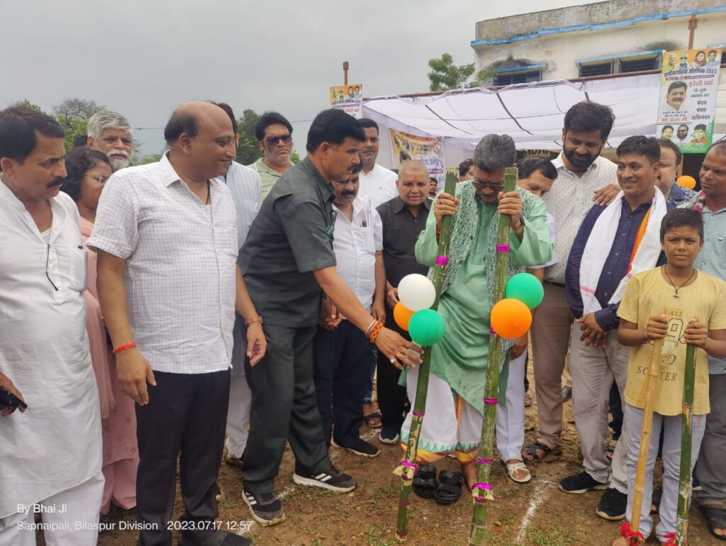 जब गेड़ी चढ़ गए महंत--- <em>टेमर के हाईस्कूल में जिला स्तरीय छत्तीसगढ़ ओलंपिक एवं हरेली तिहार का आयोजन-- छत्तीसगढ़िया ओलंपिक का विधानसभा अध्यक्ष महंत ने किया हरेली तिहार पर शुभारंभ, ग्रामीणों में दिखा ओलंपिक छत्तीसगढ़ खेलों को लेकर उत्साह, महंत ने कहा- छत्तीसगढ़ में स्थानीय खेलों को बढ़ावा देने सरकार का सराहनीय प्रयास, कुश्ती के खेलों को भी किया गया शामिल</em> जब गेड़ी चढ़ गए महंत--- <em>टेमर के हाईस्कूल में जिला स्तरीय छत्तीसगढ़ ओलंपिक एवं हरेली तिहार का आयोजन-- छत्तीसगढ़िया ओलंपिक का विधानसभा अध्यक्ष महंत ने किया हरेली तिहार पर शुभारंभ, ग्रामीणों में दिखा ओलंपिक छत्तीसगढ़ खेलों को लेकर उत्साह, महंत ने कहा- छत्तीसगढ़ में स्थानीय खेलों को बढ़ावा देने सरकार का सराहनीय प्रयास, कुश्ती के खेलों को भी किया गया शामिल</em> kshititech