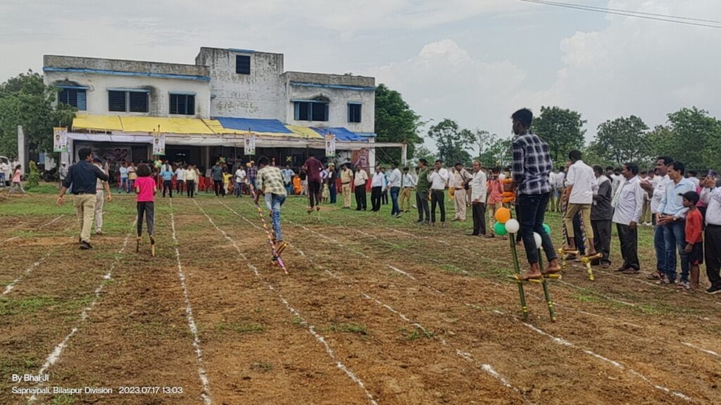 जब गेड़ी चढ़ गए महंत--- <em>टेमर के हाईस्कूल में जिला स्तरीय छत्तीसगढ़ ओलंपिक एवं हरेली तिहार का आयोजन-- छत्तीसगढ़िया ओलंपिक का विधानसभा अध्यक्ष महंत ने किया हरेली तिहार पर शुभारंभ, ग्रामीणों में दिखा ओलंपिक छत्तीसगढ़ खेलों को लेकर उत्साह, महंत ने कहा- छत्तीसगढ़ में स्थानीय खेलों को बढ़ावा देने सरकार का सराहनीय प्रयास, कुश्ती के खेलों को भी किया गया शामिल</em> जब गेड़ी चढ़ गए महंत--- <em>टेमर के हाईस्कूल में जिला स्तरीय छत्तीसगढ़ ओलंपिक एवं हरेली तिहार का आयोजन-- छत्तीसगढ़िया ओलंपिक का विधानसभा अध्यक्ष महंत ने किया हरेली तिहार पर शुभारंभ, ग्रामीणों में दिखा ओलंपिक छत्तीसगढ़ खेलों को लेकर उत्साह, महंत ने कहा- छत्तीसगढ़ में स्थानीय खेलों को बढ़ावा देने सरकार का सराहनीय प्रयास, कुश्ती के खेलों को भी किया गया शामिल</em> kshititech