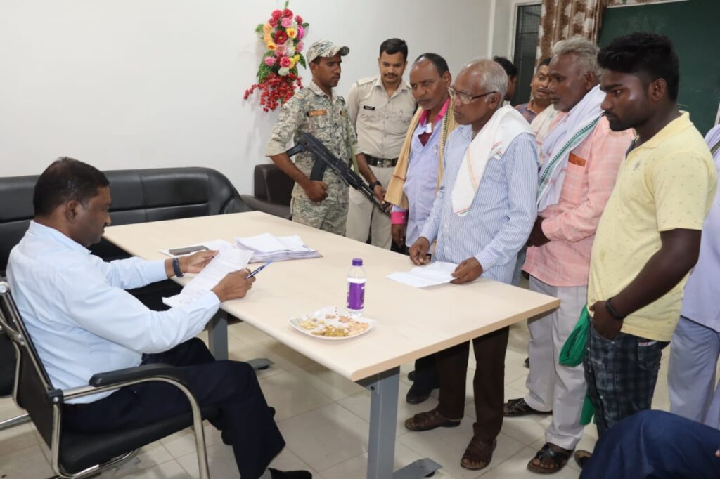 <em>शक्ति जिले की खबरें एक साथ --कलेक्टर ने ली समय सेना की बैठक एवं जनदर्शन का हुआ आयोजन, कलेक्टर /एसपी ने जिले में विधानसभा निर्वाचन के लिए सेक्टर अधिकारियों की करी बैठक ,कहा-गंभीरता के साथ करें चुनावी जिम्मेदारियों का</em> निर्वहन, छत्तीसगढ़िया ओलंपिक के आयोजन को लेकर अधिकारियों को दिए गए दिशा निर्देश <em>शक्ति जिले की खबरें एक साथ --कलेक्टर ने ली समय सेना की बैठक एवं जनदर्शन का हुआ आयोजन, कलेक्टर /एसपी ने जिले में विधानसभा निर्वाचन के लिए सेक्टर अधिकारियों की करी बैठक ,कहा-गंभीरता के साथ करें चुनावी जिम्मेदारियों का</em> निर्वहन, छत्तीसगढ़िया ओलंपिक के आयोजन को लेकर अधिकारियों को दिए गए दिशा निर्देश kshititech