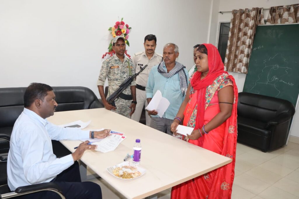 <em>शक्ति जिले की खबरें एक साथ --कलेक्टर ने ली समय सेना की बैठक एवं जनदर्शन का हुआ आयोजन, कलेक्टर /एसपी ने जिले में विधानसभा निर्वाचन के लिए सेक्टर अधिकारियों की करी बैठक ,कहा-गंभीरता के साथ करें चुनावी जिम्मेदारियों का</em> निर्वहन, छत्तीसगढ़िया ओलंपिक के आयोजन को लेकर अधिकारियों को दिए गए दिशा निर्देश <em>शक्ति जिले की खबरें एक साथ --कलेक्टर ने ली समय सेना की बैठक एवं जनदर्शन का हुआ आयोजन, कलेक्टर /एसपी ने जिले में विधानसभा निर्वाचन के लिए सेक्टर अधिकारियों की करी बैठक ,कहा-गंभीरता के साथ करें चुनावी जिम्मेदारियों का</em> निर्वहन, छत्तीसगढ़िया ओलंपिक के आयोजन को लेकर अधिकारियों को दिए गए दिशा निर्देश kshititech