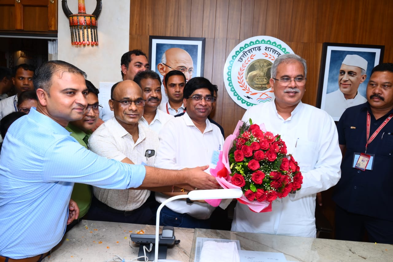 <em>मुख्यमंत्री का ऐतिहासिक निर्णय-- सीएम बघेल ने बढ़ाया डीए, एचआरए, छत्तीसगढ़ जनसंपर्क अधिकारी संघ ने जताया मुख्यमंत्री का आभार, केंद्र के बराबर डीए मिलेगा अधिकारीयो को, संघ ने करी सीएम से मुलाकात</em> <em>मुख्यमंत्री का ऐतिहासिक निर्णय-- सीएम बघेल ने बढ़ाया डीए, एचआरए, छत्तीसगढ़ जनसंपर्क अधिकारी संघ ने जताया मुख्यमंत्री का आभार, केंद्र के बराबर डीए मिलेगा अधिकारीयो को, संघ ने करी सीएम से मुलाकात</em> kshititech