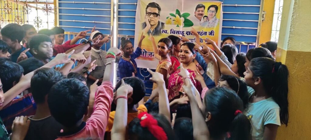 <em>बाबूजी की पुण्यतिथि पर सेवा का कार्य-- शक्ति की रिंकू आनंद अग्रवाल ने बी डी महंत की पुण्यतिथि पर मूक बधिर स्कूल के बच्चों को कराया भोजन, रिंकू ने कहा- बिसाहू दास जी ने भी सदैव दीन-दुखियों की सेवा में लगाया अपना समय</em> <em>बाबूजी की पुण्यतिथि पर सेवा का कार्य-- शक्ति की रिंकू आनंद अग्रवाल ने बी डी महंत की पुण्यतिथि पर मूक बधिर स्कूल के बच्चों को कराया भोजन, रिंकू ने कहा- बिसाहू दास जी ने भी सदैव दीन-दुखियों की सेवा में लगाया अपना समय</em> kshititech